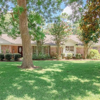 52 Plantation Ct, Lake Jackson, TX 77566