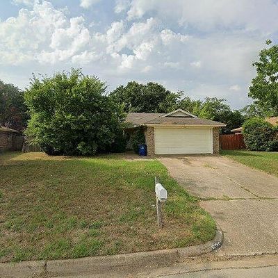 525 Chimney Rock Rd, Fort Worth, TX 76140