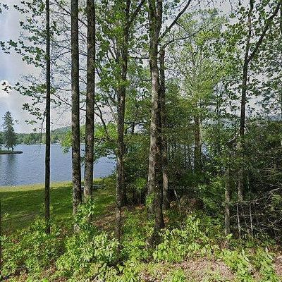 545 Se Shore Dr, Lake Toxaway, NC 28747