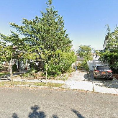 55 Mcarthur Ave, Staten Island, NY 10312