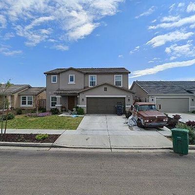 563 Rebeca Ave, Sanger, CA 93657