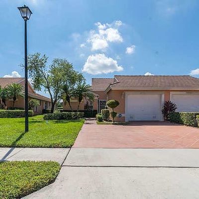 5690 Royal Lake Cir, Boynton Beach, FL 33437