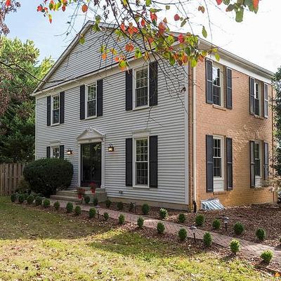 5715 Ridge View Dr, Alexandria, VA 22310