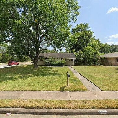 5874 Reed Rd, Houston, TX 77033