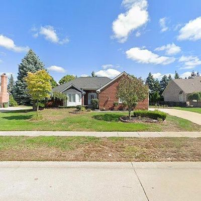 48528 Isola Dr, Shelby Township, MI 48315