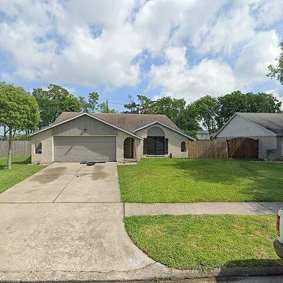 4920 Deerwood Cir, Baytown, TX 77521