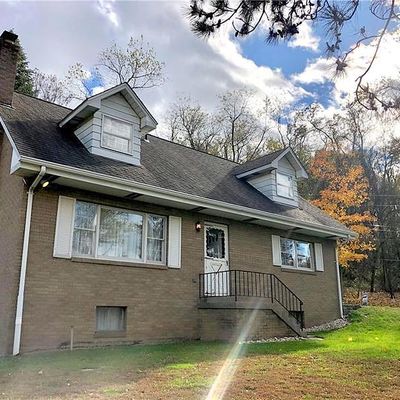 5 Neill Dr, Canonsburg, PA 15317