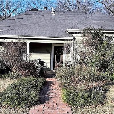 513 E Worth St, Grapevine, TX 76051