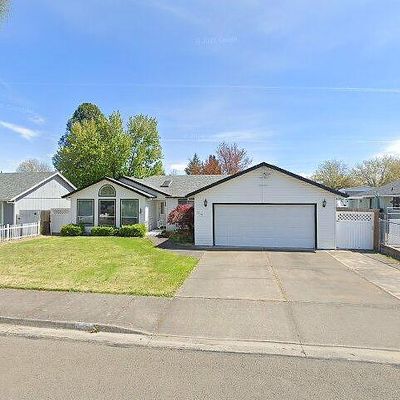 635 Glenn Way, Central Point, OR 97502