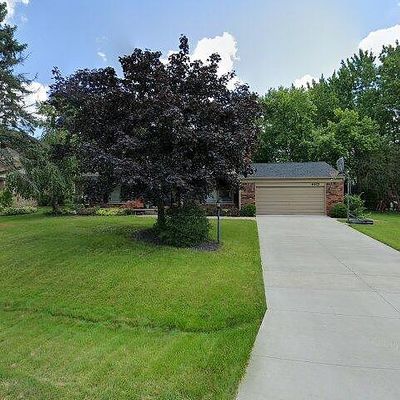 6675 Cottonwood Knl, West Bloomfield, MI 48322