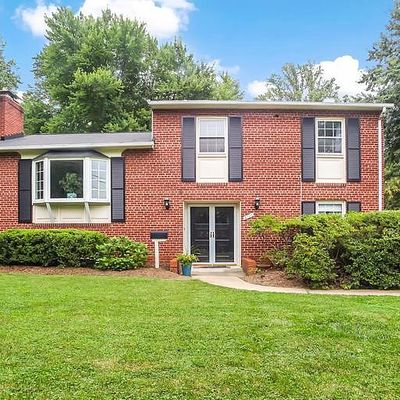 6711 Haycock Rd, Falls Church, VA 22043