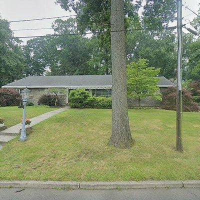 701 Lake Dr, Lawrence Township, NJ 08648