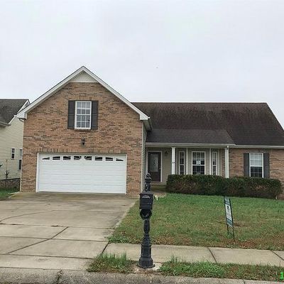 704 Foxfield Dr, Clarksville, TN 37042