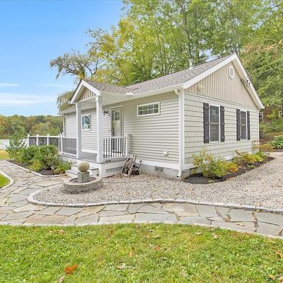 71 E Shore Dr, Higganum, CT 06441