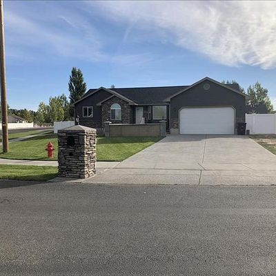 713 Newgate Dr, Ammon, ID 83406