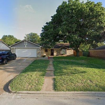 717 Seminole Trl, Hewitt, TX 76643