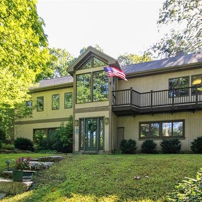 6 Arrowhead Ln, Sandy Hook, CT 06482