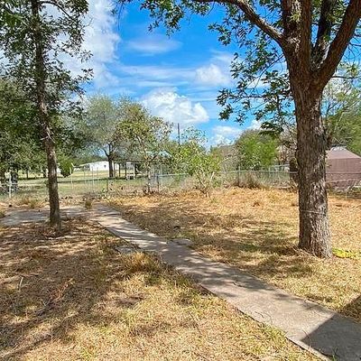 600 W Saint Marys St, Mathis, TX 78368