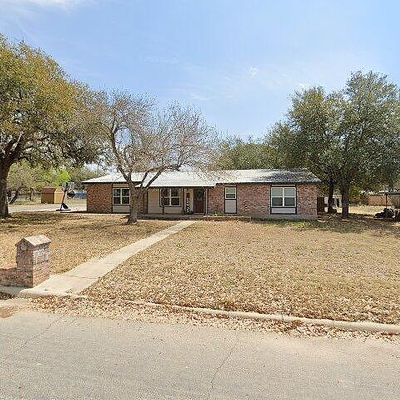 601 Hickory Hwy, Devine, TX 78016