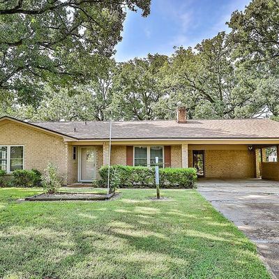 601 Tanglewood Ln, Bogata, TX 75417