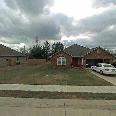 605 Magnolia St, Gentry, AR 72734