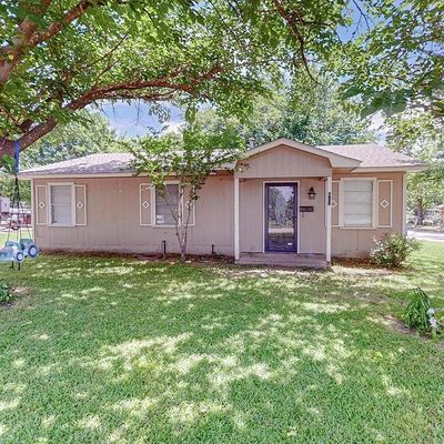 607 S Dallas St, Kaufman, TX 75142