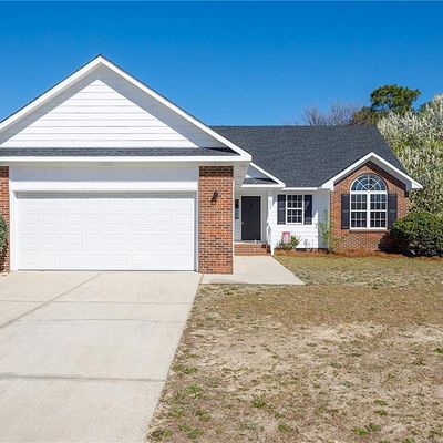 612 Creedmoore Cir, Hope Mills, NC 28348