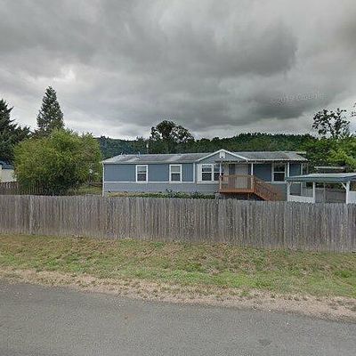 615 Se Hall St, Winston, OR 97496