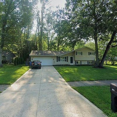 6272 Ridge Plaza Dr, North Ridgeville, OH 44039