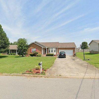 801 Buckhorn Dr, Clarksville, TN 37043