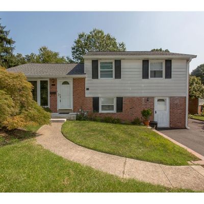 801 Rhoads Dr, Springfield, PA 19064