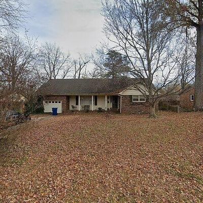 805 Guthrie Dr, Murray, KY 42071