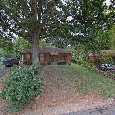 806 Farmcrest Dr, Charlotte, NC 28206