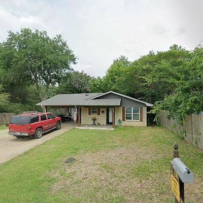 806 N Dallas St, Kaufman, TX 75142