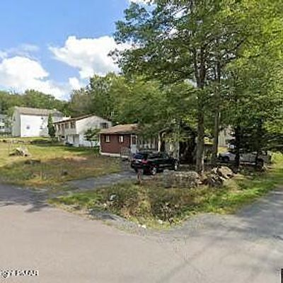 8076 Red Squirrel Dr, Tobyhanna, PA 18466