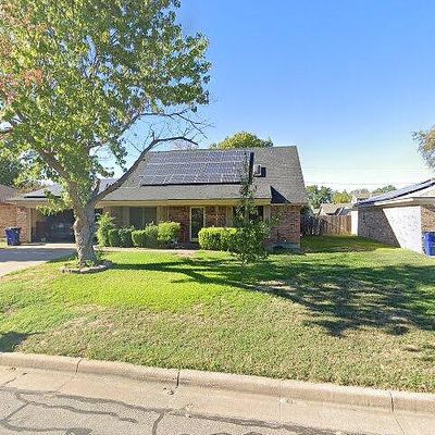 808 Pecan St, Burleson, TX 76028