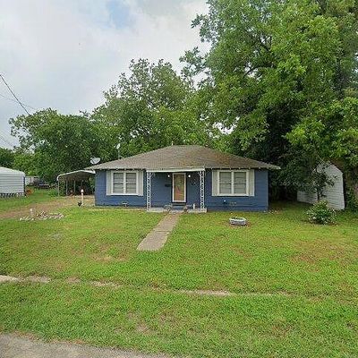 812 Market St W, Honey Grove, TX 75446