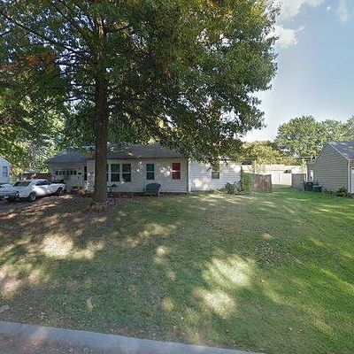 8213 Woodward St, Overland Park, KS 66204