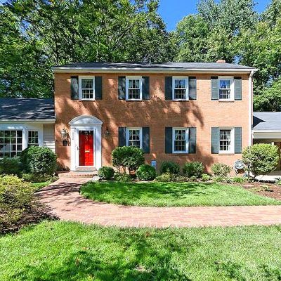 8504 Stable Dr, Alexandria, VA 22308