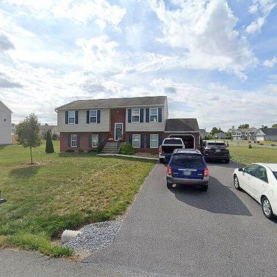 852 Bristol Dr, Greencastle, PA 17225