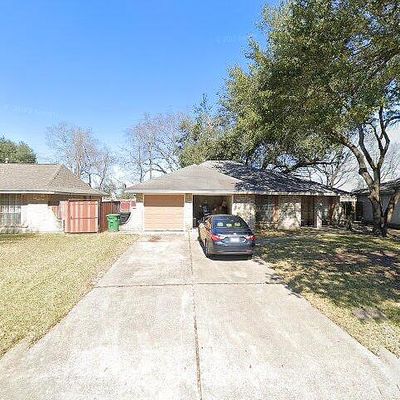 7230 Log View Dr, Houston, TX 77040