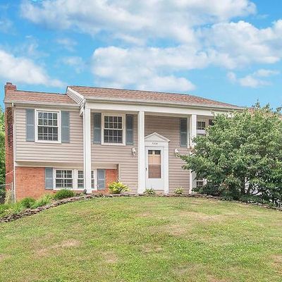 7318 Wickford Dr, Alexandria, VA 22315