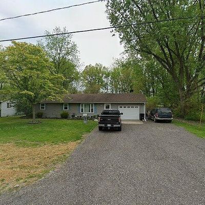 735 Pickard Rd, Temperance, MI 48182