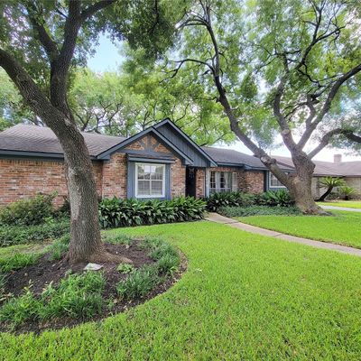 7619 Burning Hills Dr, Houston, TX 77071