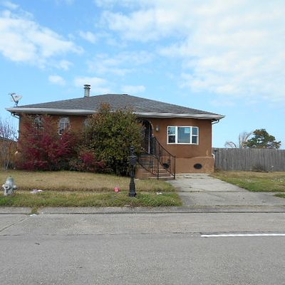 8911 Dwyer Rd, New Orleans, LA 70127