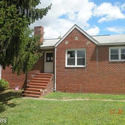 904 Essex Ave, Essex, MD 21221