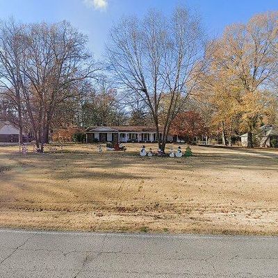 907 Country Club Dr, Tullahoma, TN 37388