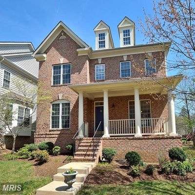 9181 Topaz St, Fairfax, VA 22031