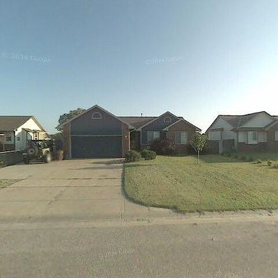 944 E Forest Ct, Haysville, KS 67060