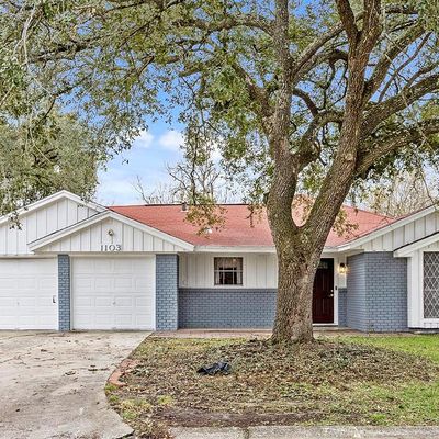 1103 Vine St, Baytown, TX 77520